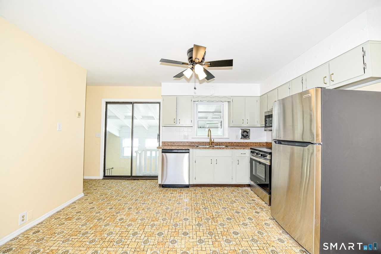 90 Mary Ellen Dr - Photo 7 of 38