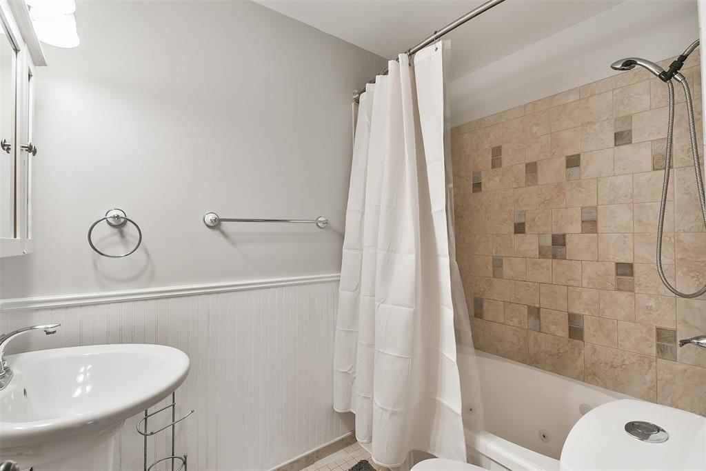 22 Lyncrest Dr #22 - Photo 6 of 10