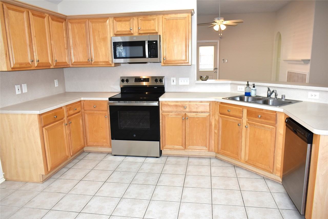 15318 Ochre Leaf Trl #15318 - Photo 5 of 45