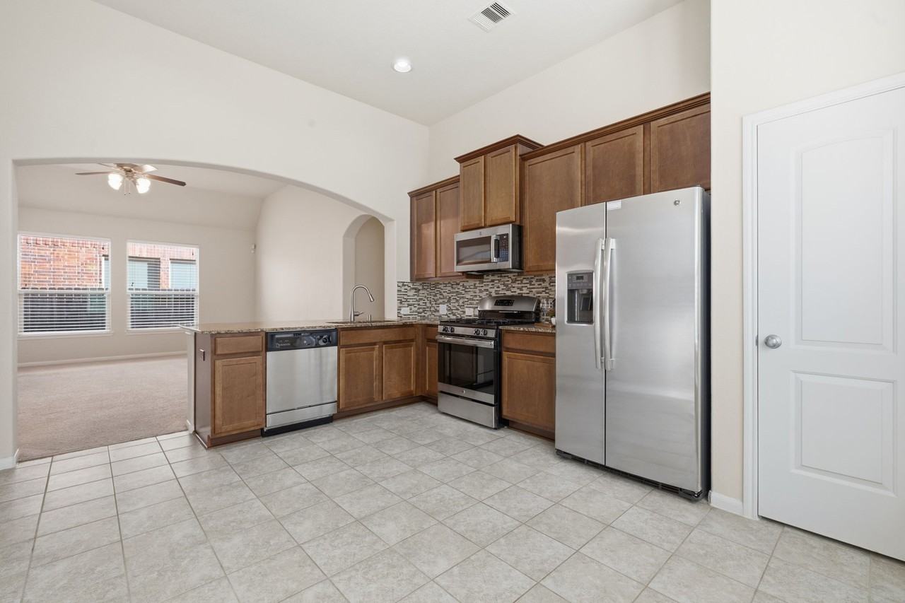 19939 Whistle Creek Ln #19939 - Photo 5 of 30