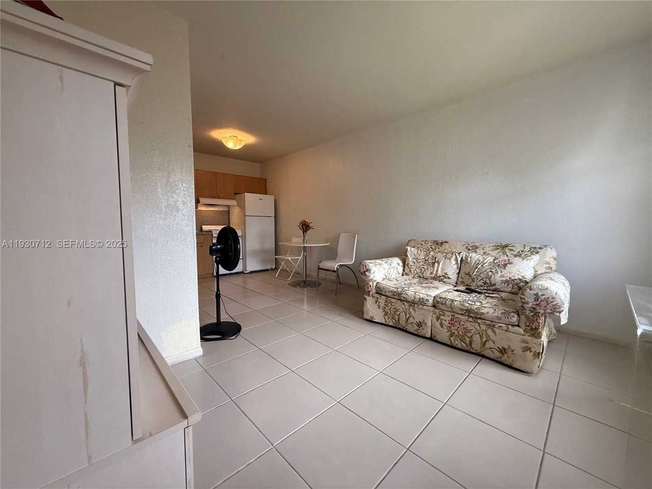 3220 Nw 47th St #3220B - Photo 5 of 14