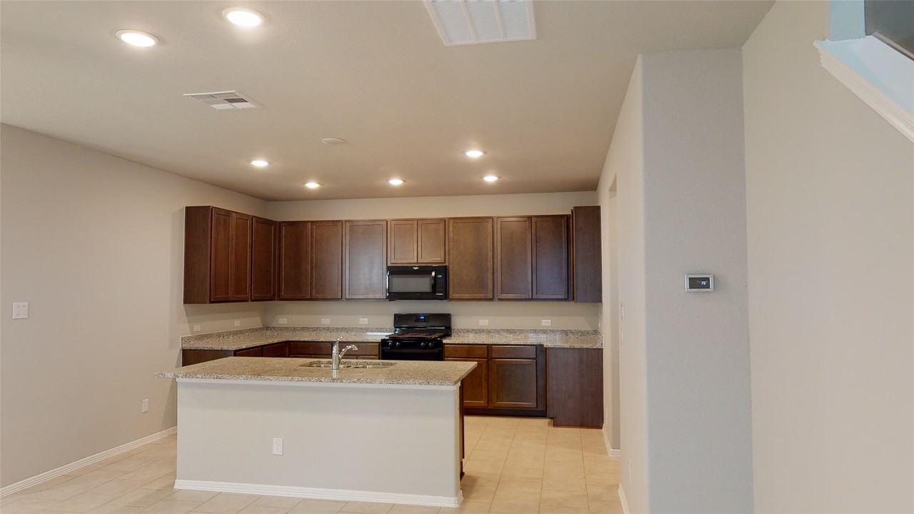 707 Thicket Bluff Dr #707 - Photo 7 of 46