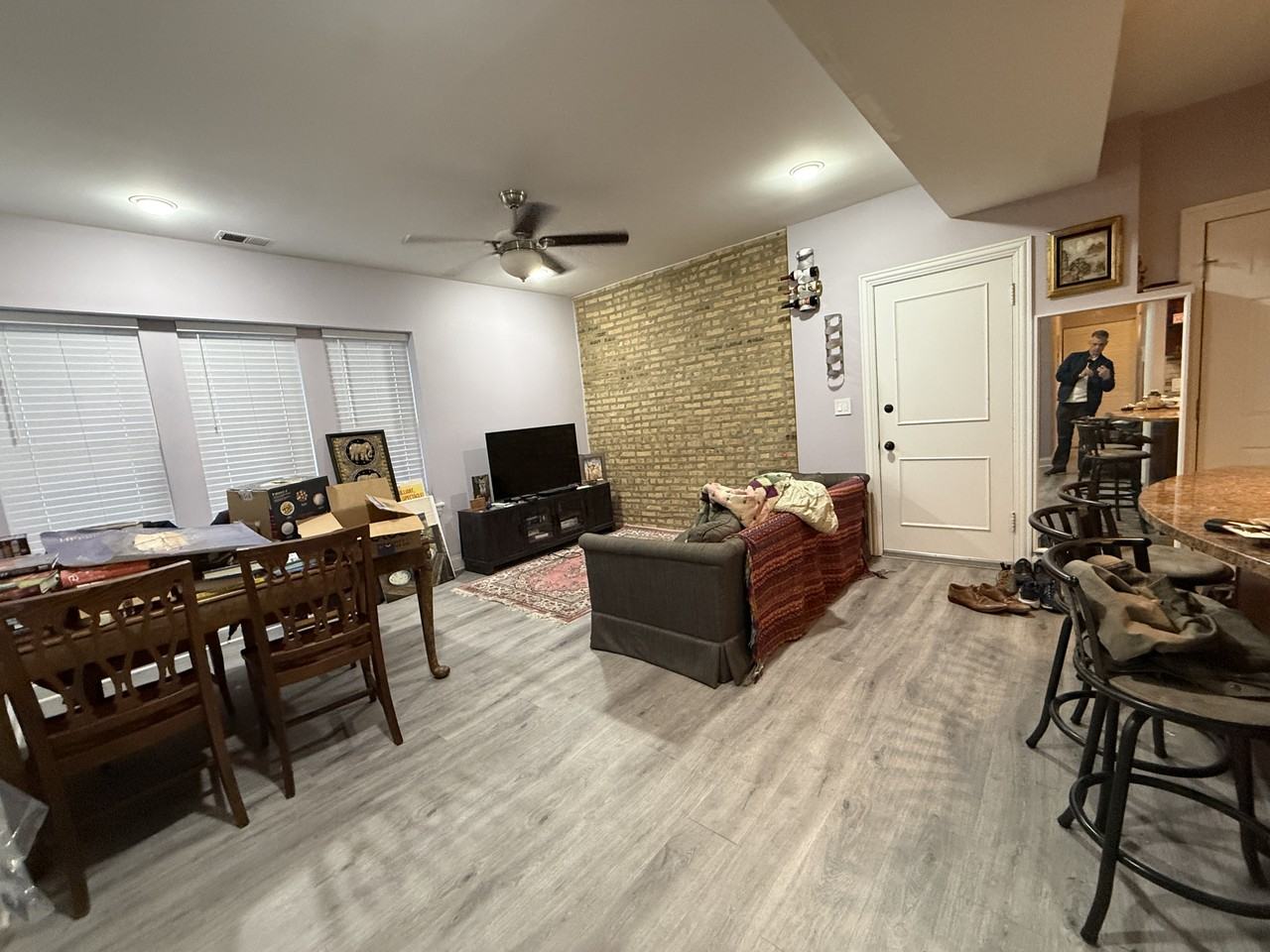 2452 W Ardmore Ave #1 - Photo 3 of 17