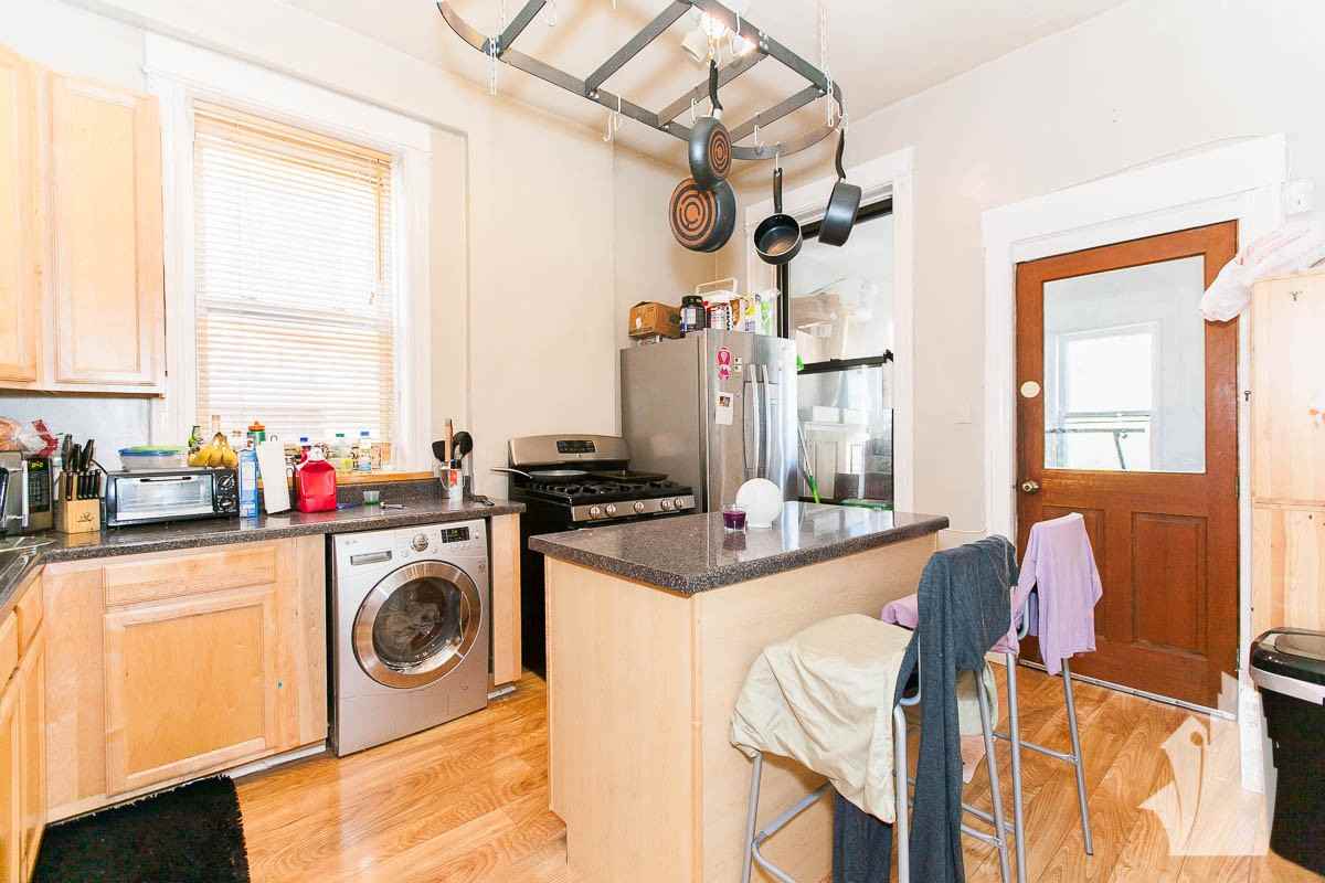 3336 N Sheffield Ave #3 - Photo 4 of 11