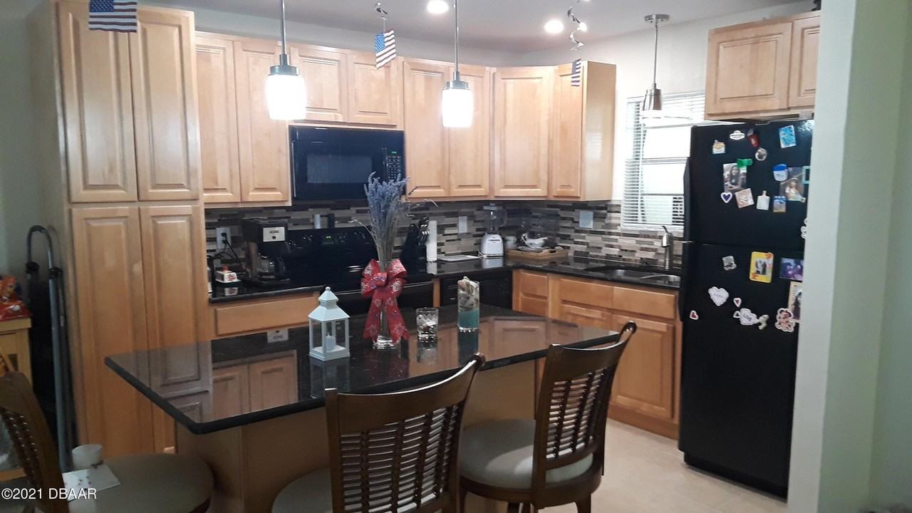 1204 Harbour Point Dr - Photo 4 of 22