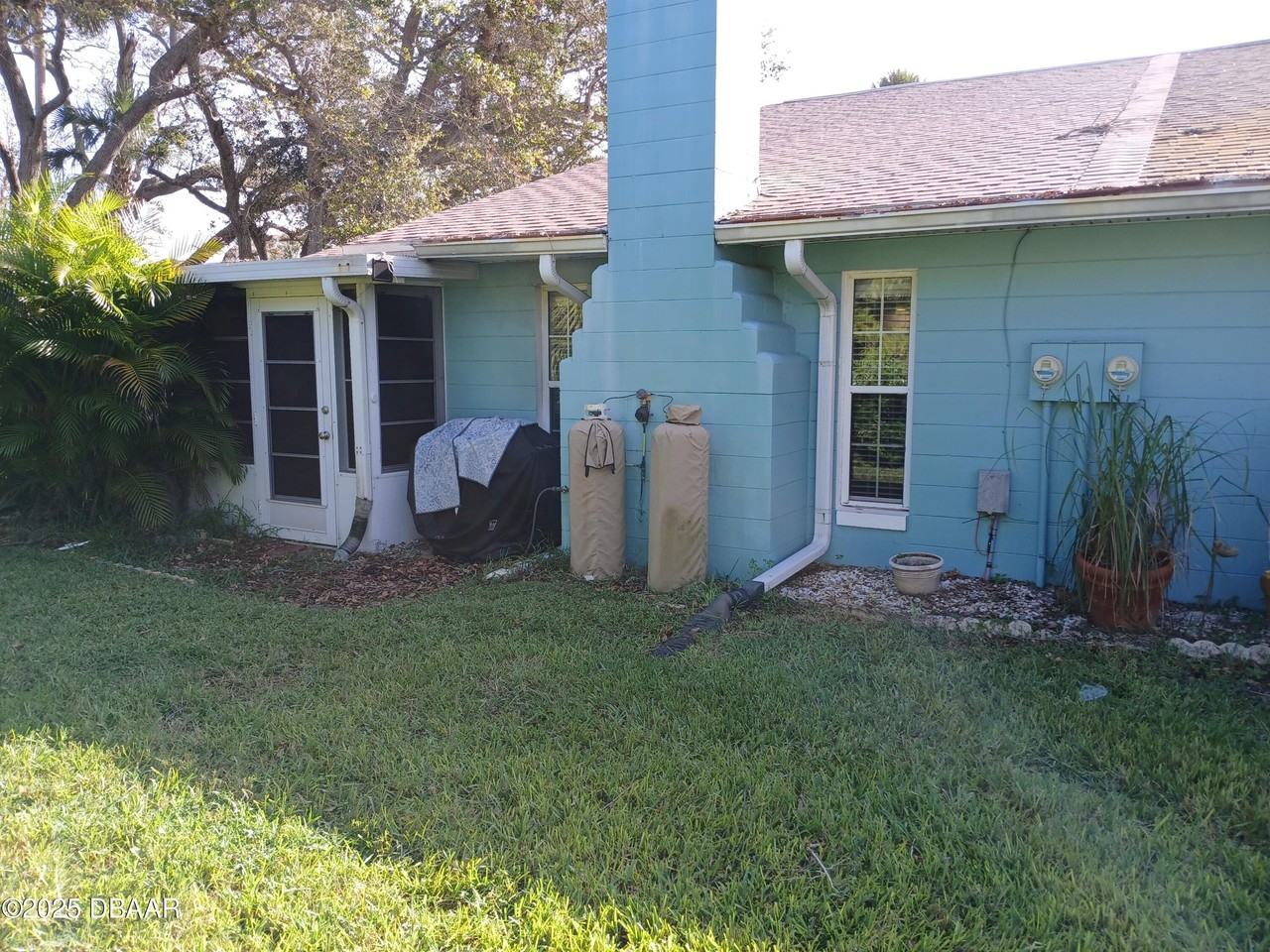 1253 Harbour Point Dr - Photo 2 of 18