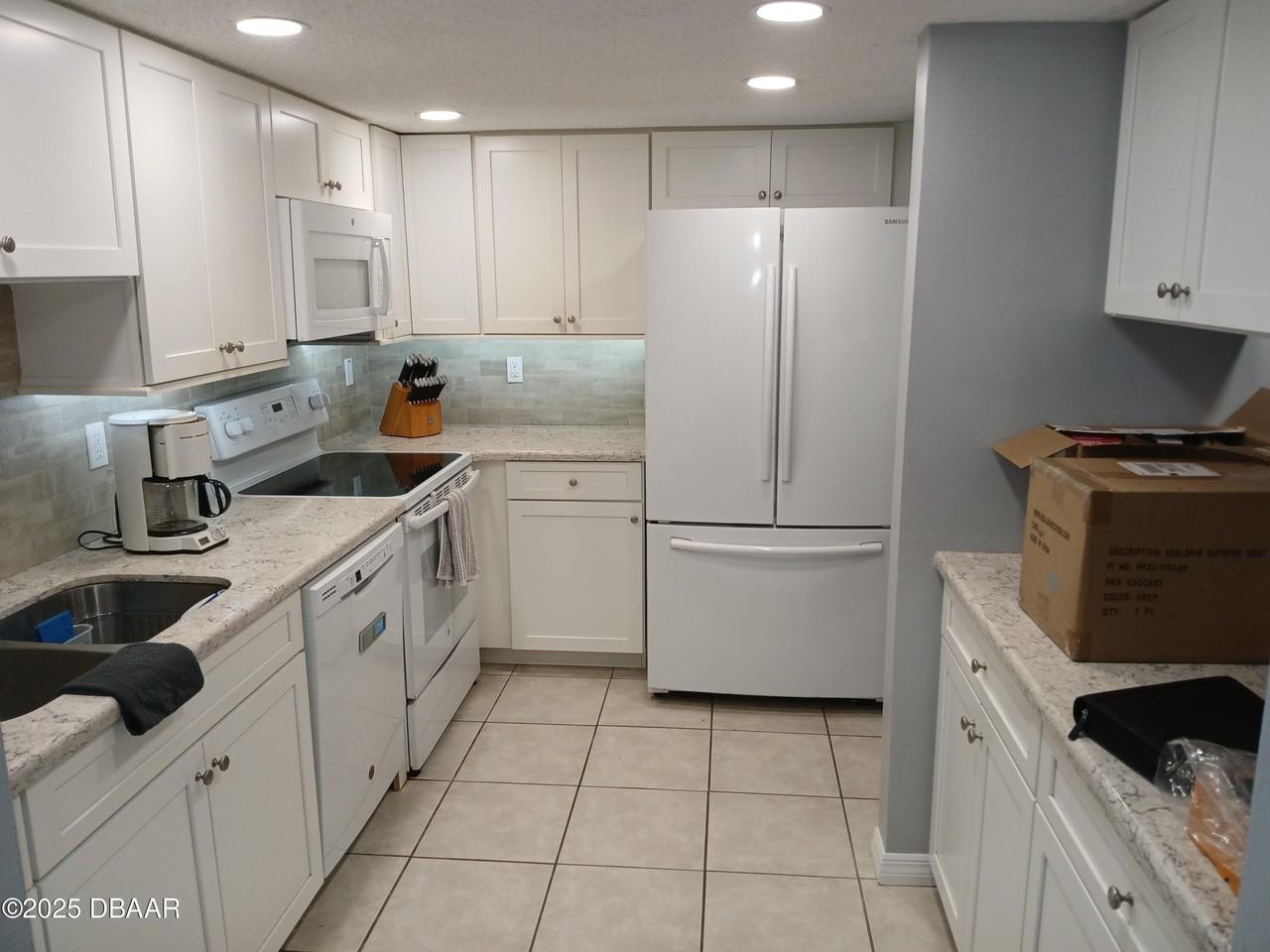 1253 Harbour Point Dr - Photo 3 of 18