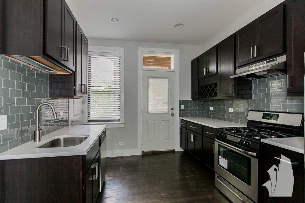 1952 W Nelson St #1946-1W - Photo 4 of 11