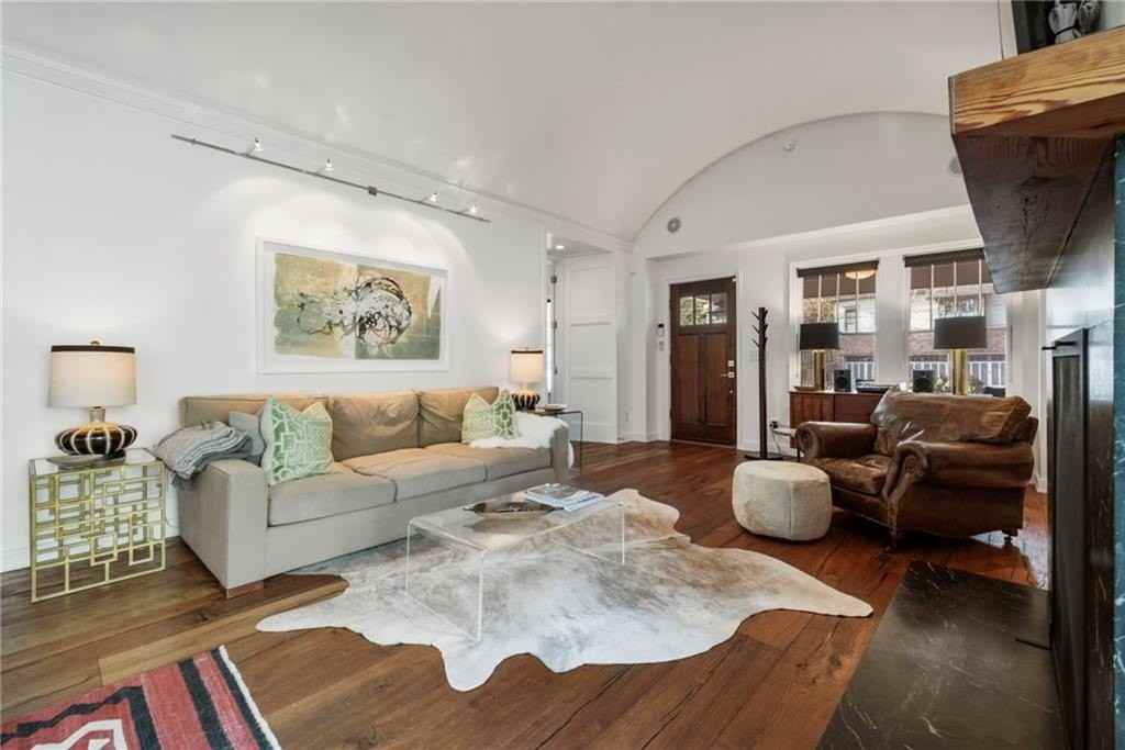 212 Geneva St - Photo 4 of 34