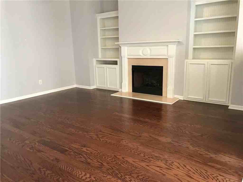 2942 Greyhawk Ln - Photo 4 of 16