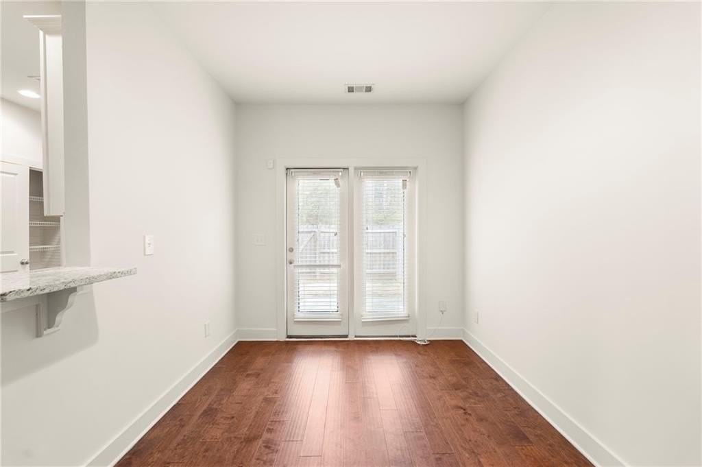 1833 Edgehill Dr - Photo 7 of 28