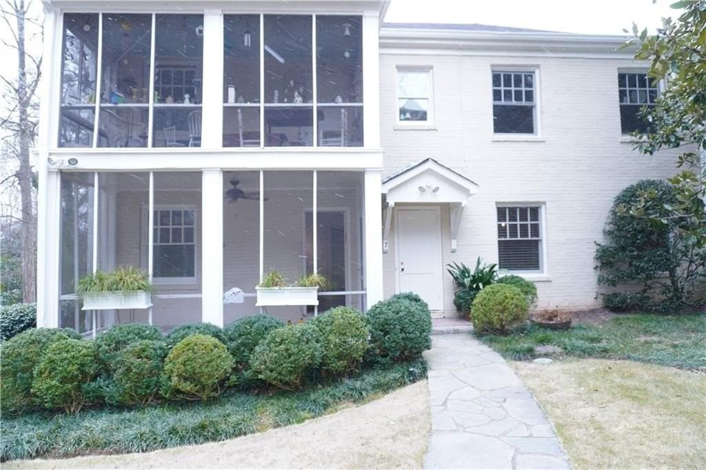 2544 Peachtree Rd Nw Apt 6 #6 - Photo 2 of 16