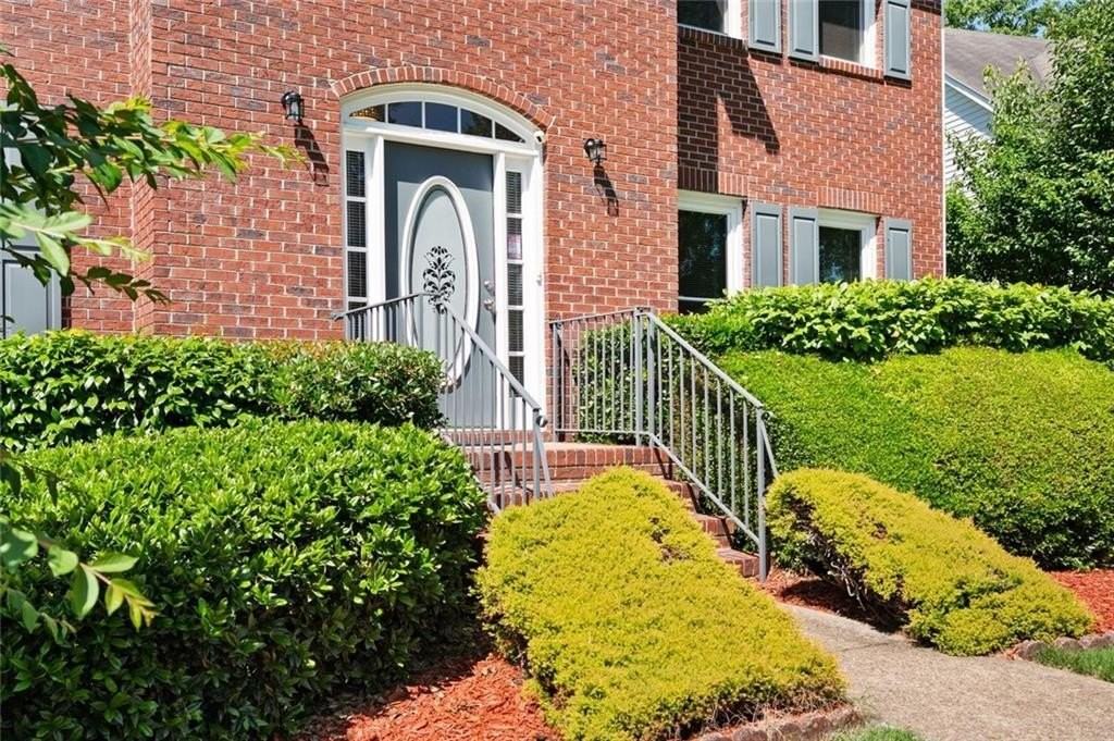 821 Soaring Dr - Photo 4 of 47