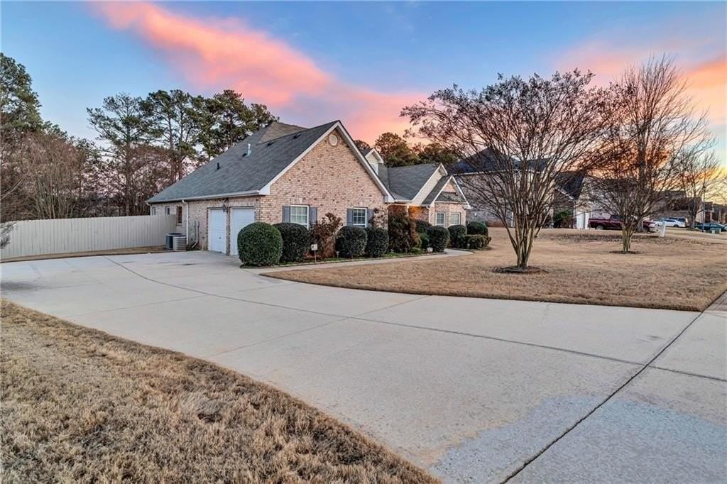 1141 Carillon Dr Se - Photo 2 of 24