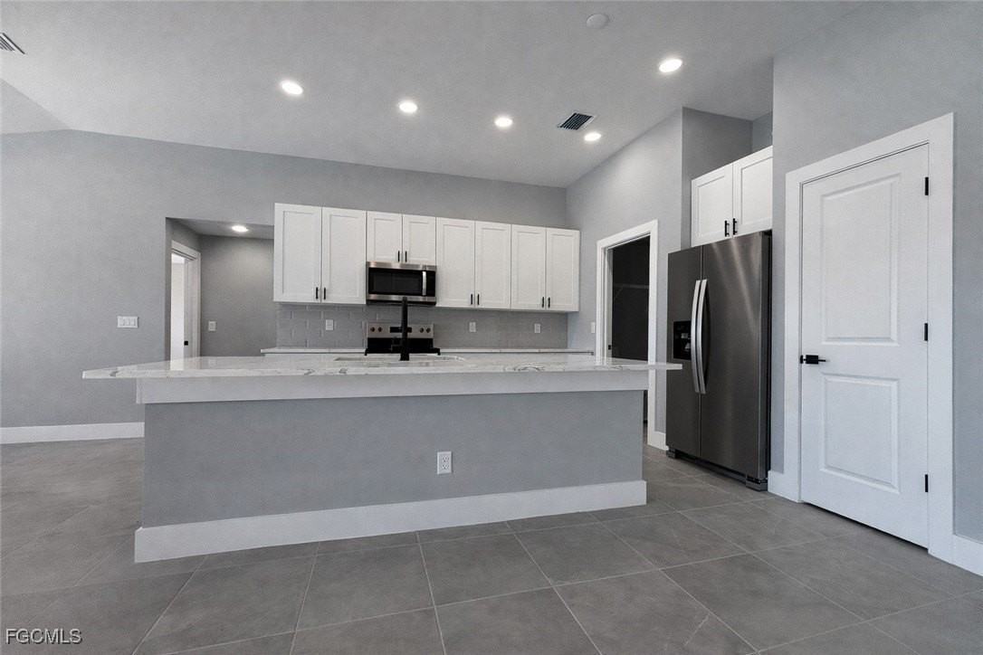 224 Se 13th Ter - Photo 6 of 39