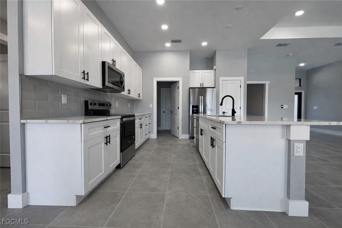 224 Se 13th Ter - Photo 7 of 39