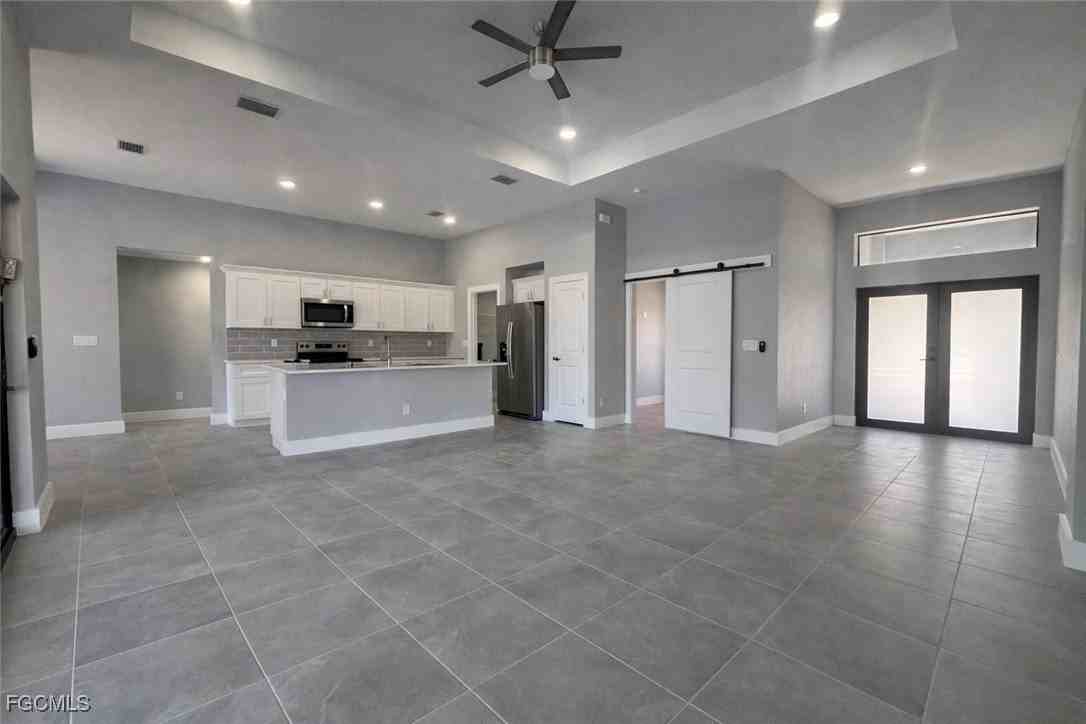 3545 Nw 41st Ave - Photo 4 of 35