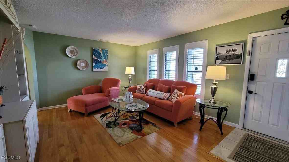 1126 Se 13th Ter - Photo 5 of 31