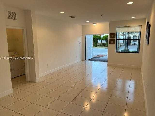 9952 Nw 10th St - Photo 3 of 8