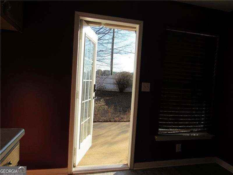 35 Granite Ct - Photo 4 of 14