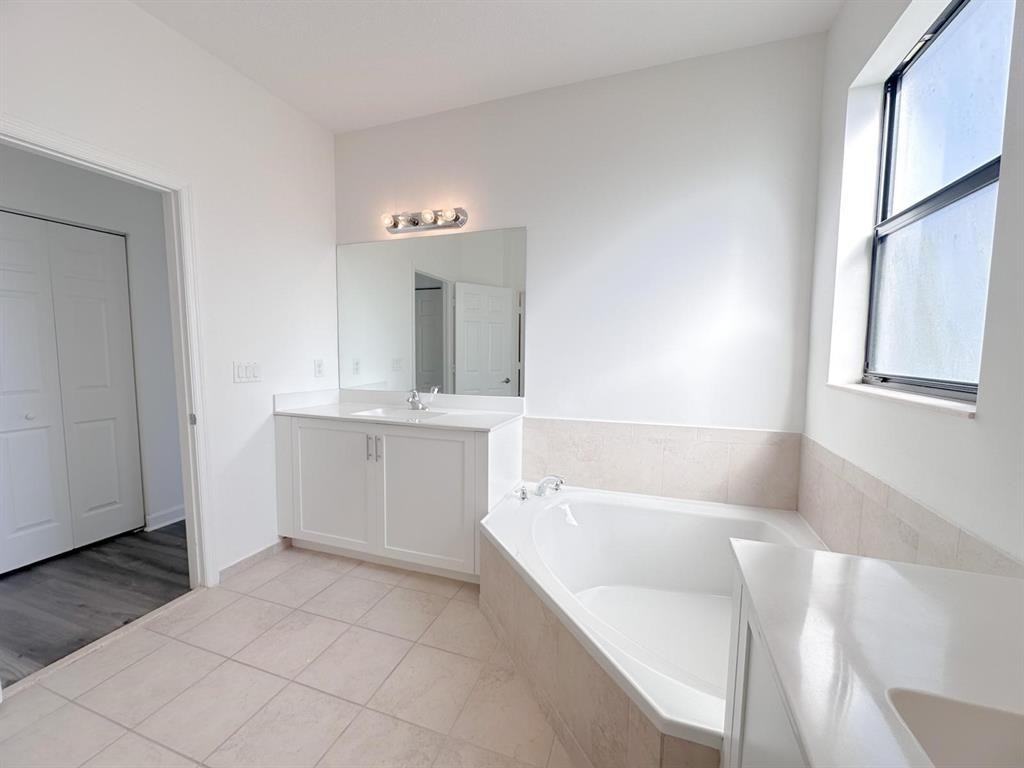 244 Ne 210th Way - Photo 7 of 8