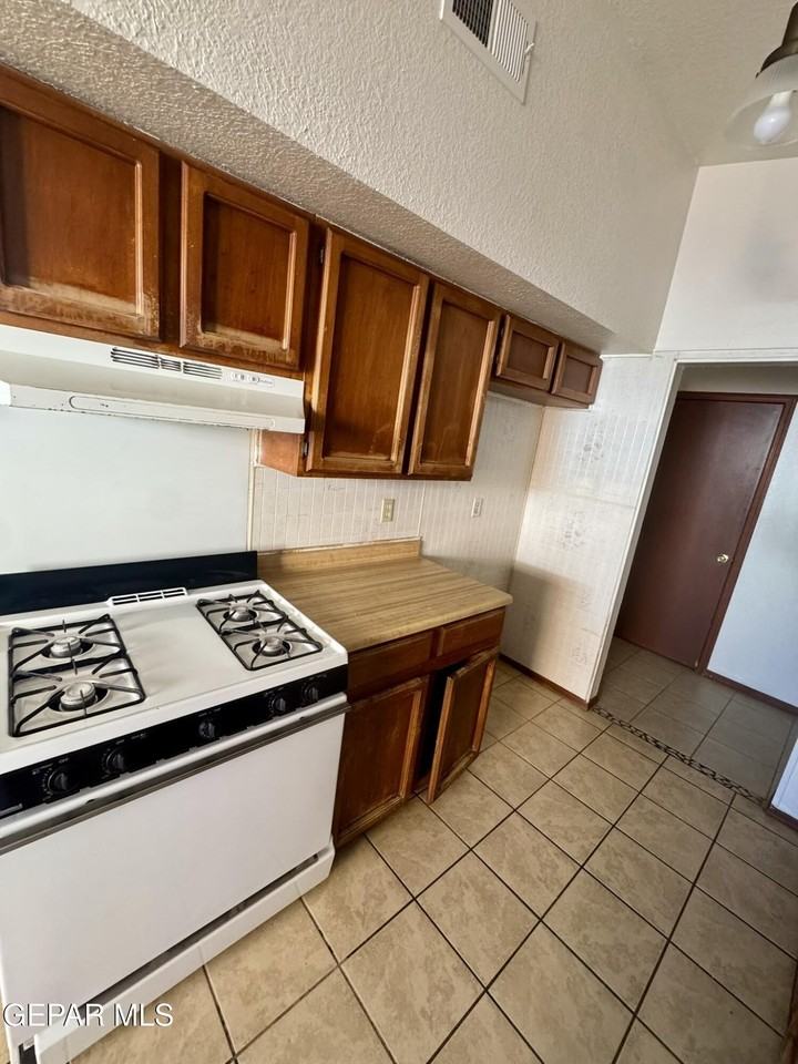 10828 Quartz St - Photo 6 of 26