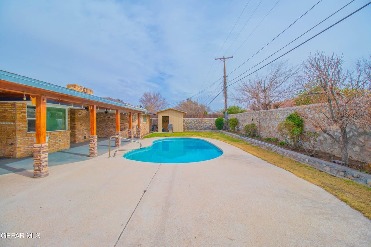 8608 Catalpa Ln - Photo 5 of 50