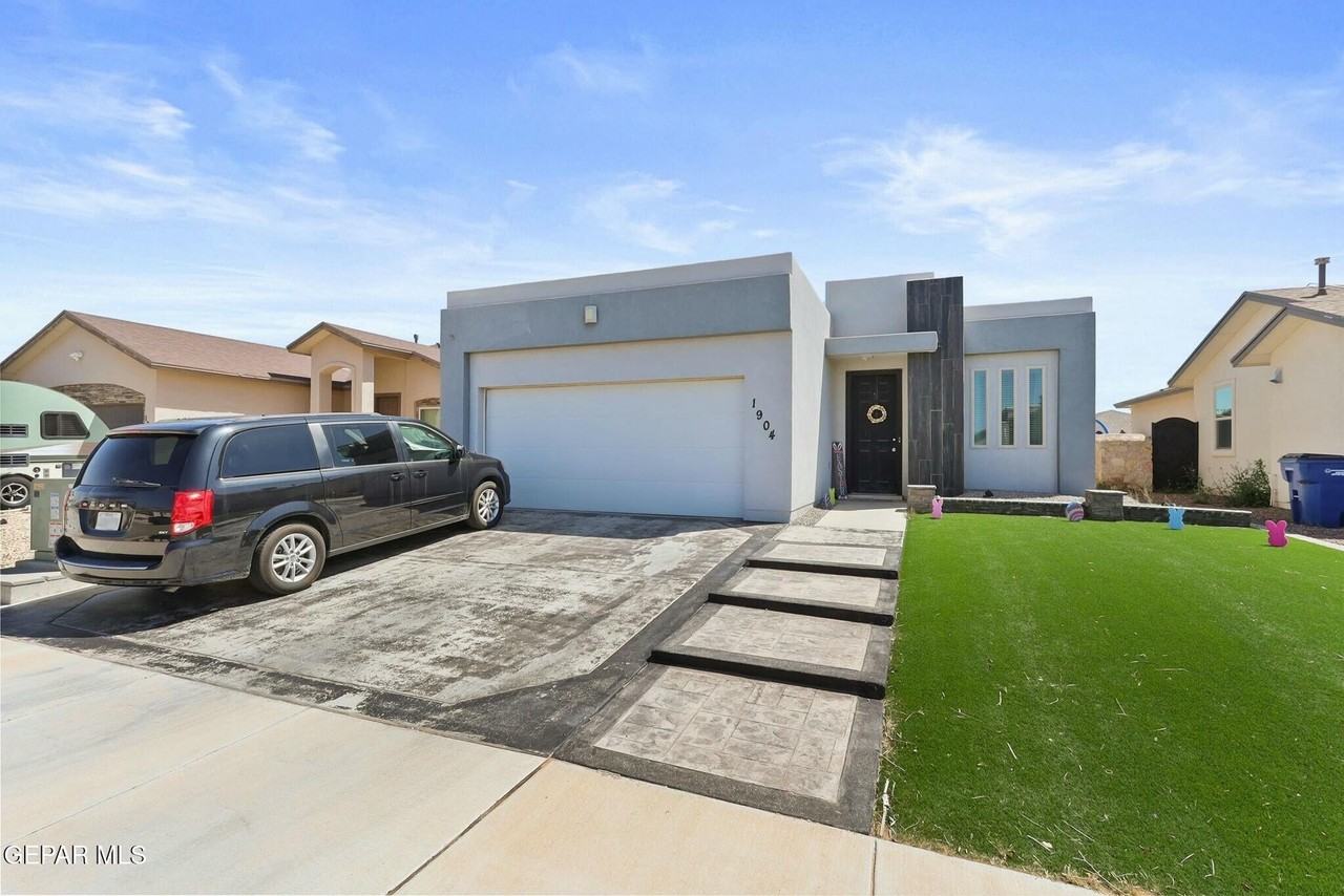 1904 William Caples St - Photo 2 of 46