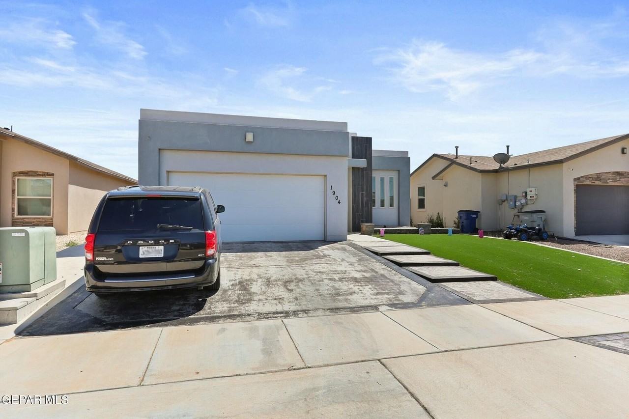 1904 William Caples St - Photo 3 of 46