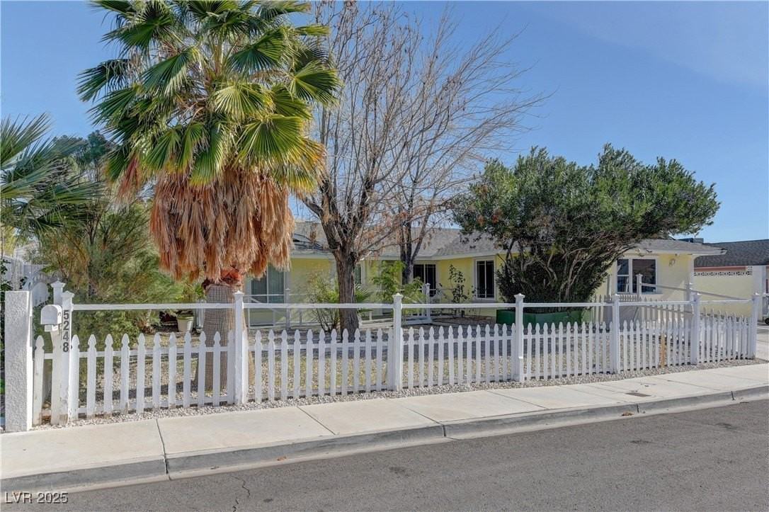 5248 Rambling Rd - Photo 3 of 35