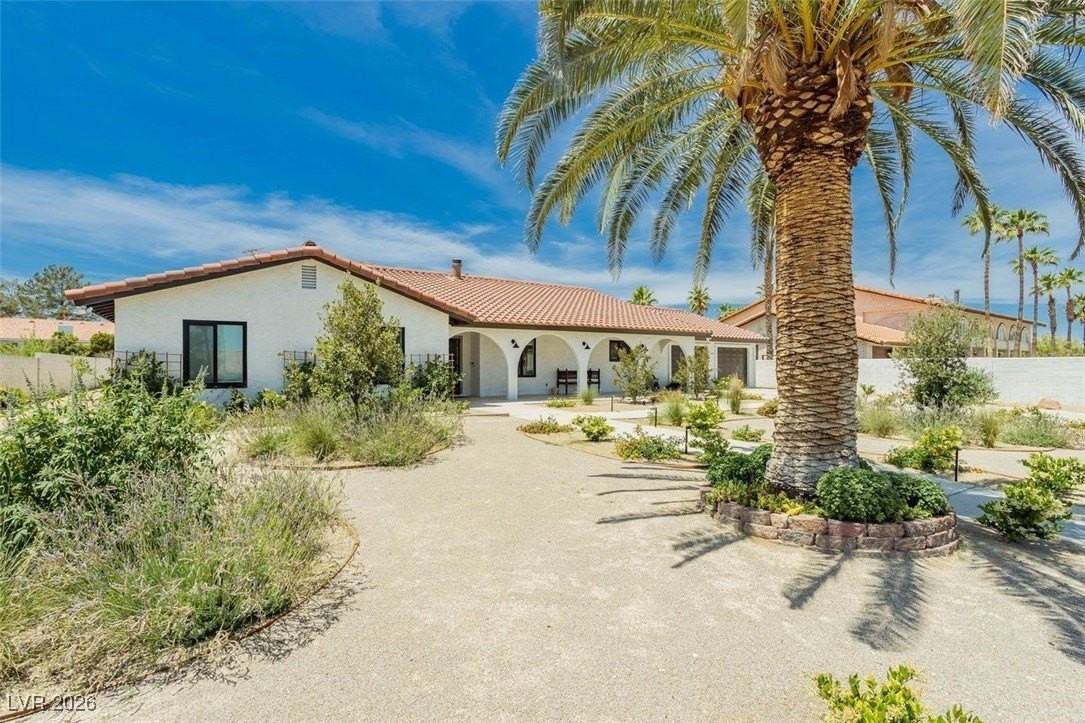 2251 Montessouri St - Photo 3 of 13