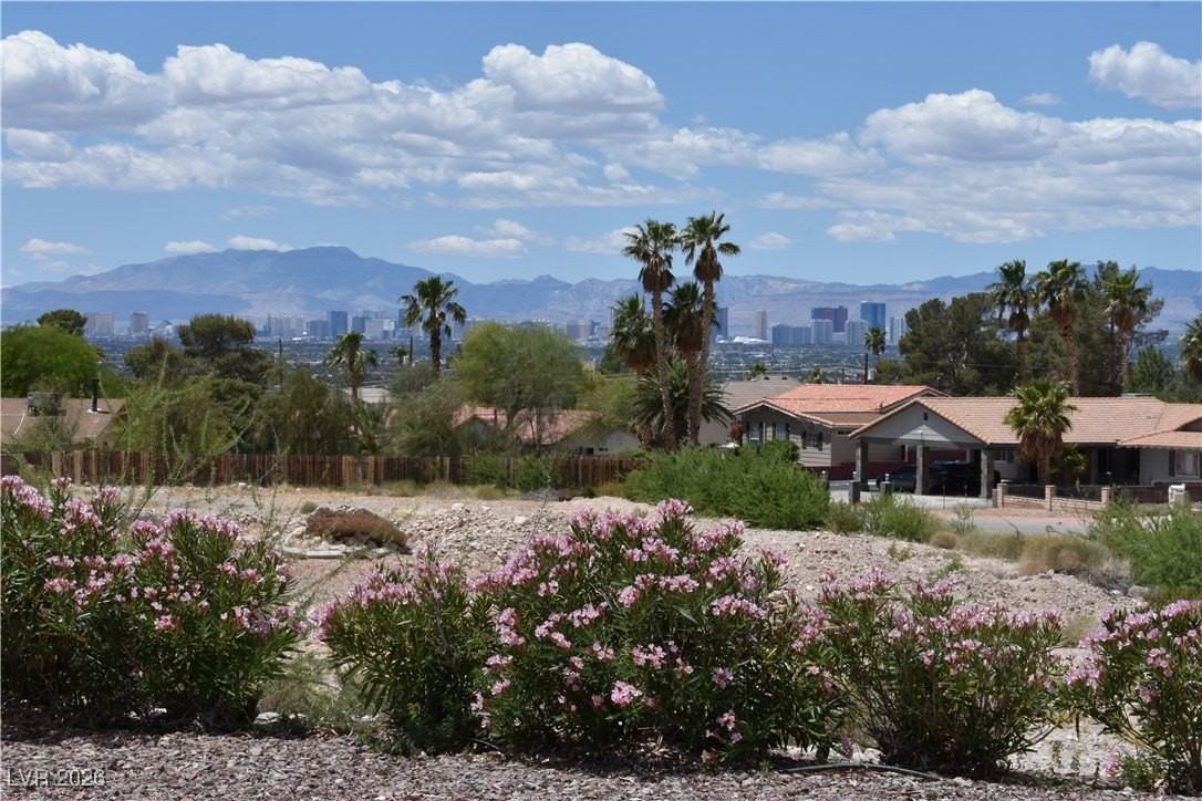 6889 Beverly Glen Ave #B - Photo 2 of 13