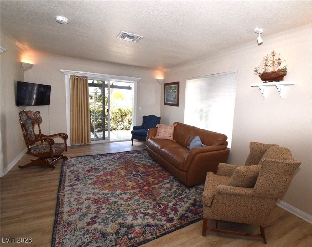 6889 Beverly Glen Ave #B - Photo 3 of 13