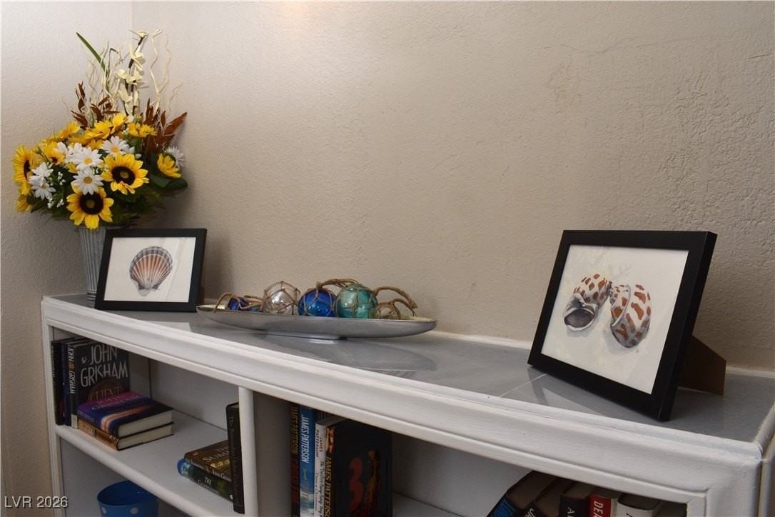 6889 Beverly Glen Ave #B - Photo 4 of 13