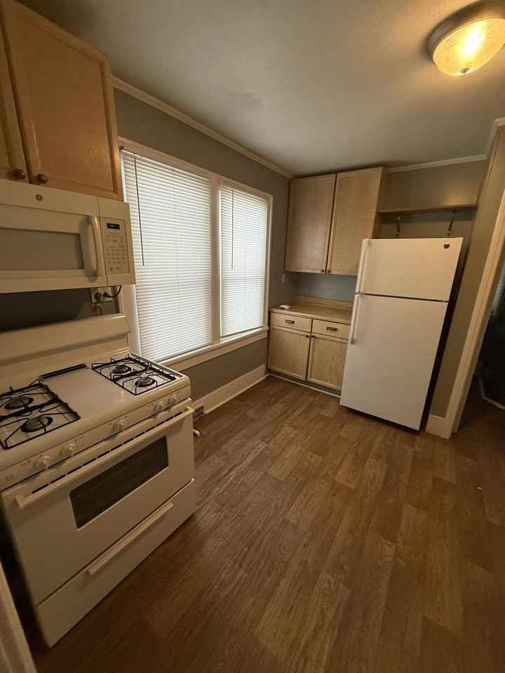 812 Clay St Apt B #B - Photo 2 of 13