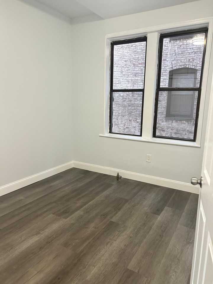 61 65th St #1 - Photo 6 of 8