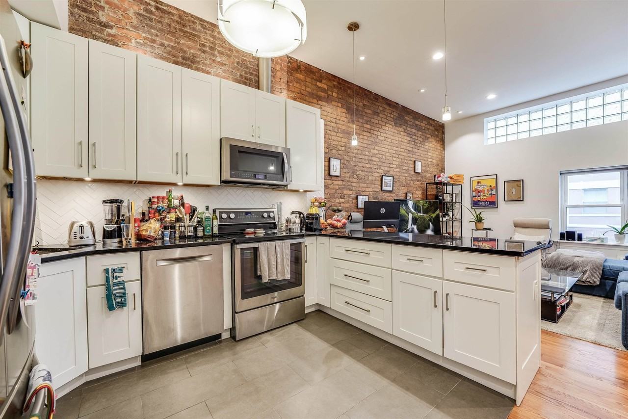 311 1st St #2B - Photo 4 of 16