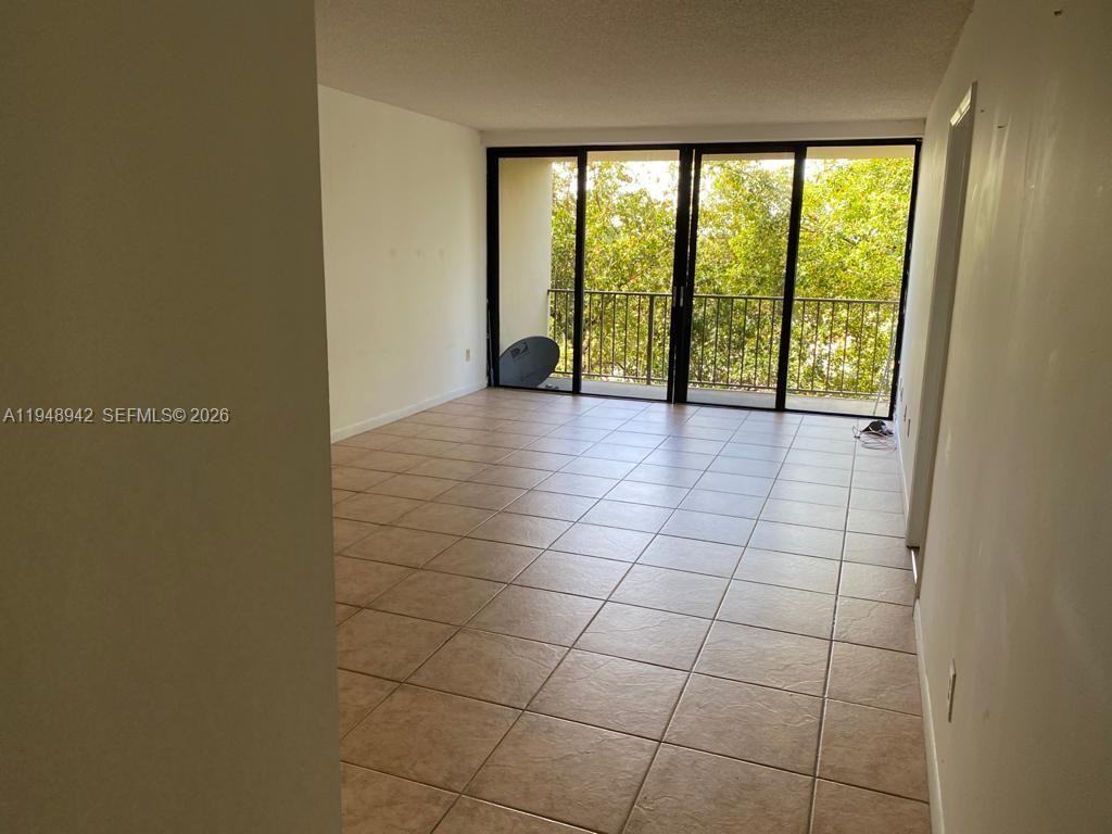 1470 Ne 123rd St #A506 - Photo 6 of 8