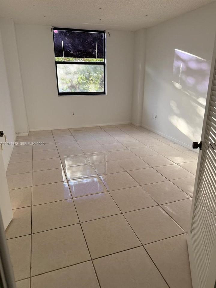 1470 Ne 123rd St #A506 - Photo 7 of 8