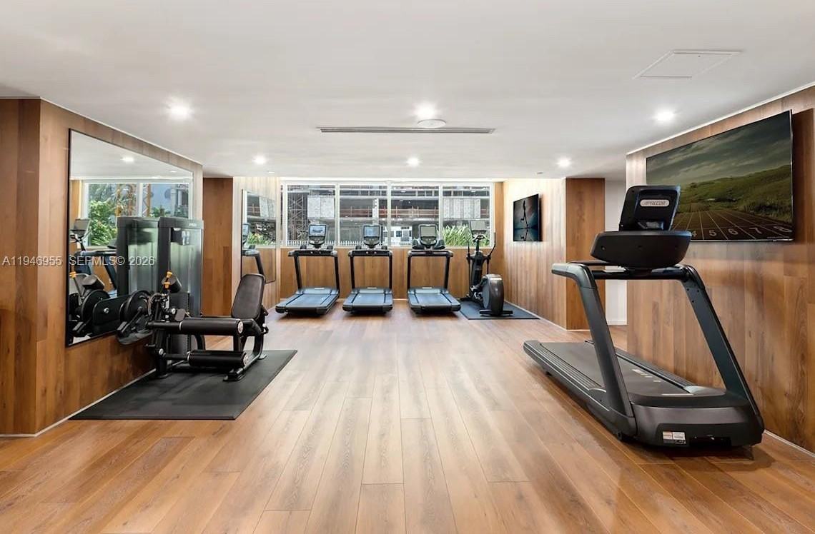 555 Ne 34th St #1509 - Photo 4 of 8