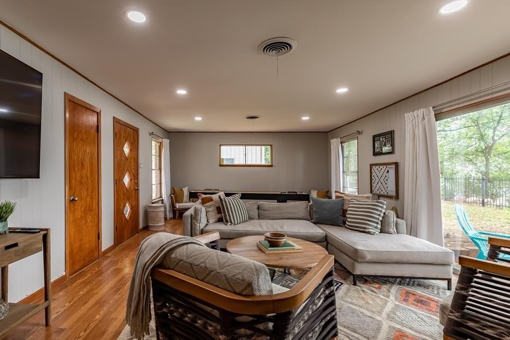 2865 Bandera Hwy - Photo 2 of 26