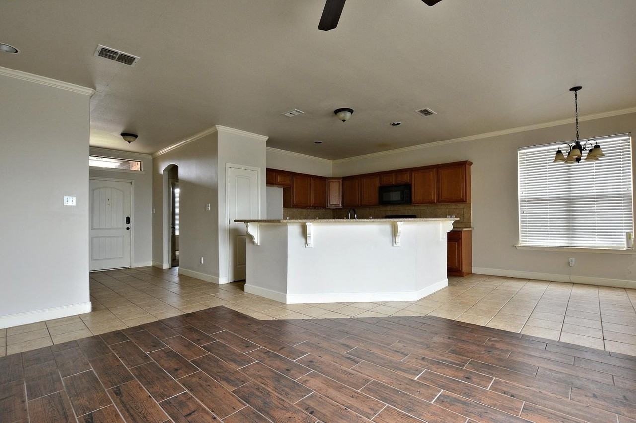 2623 112th St - Photo 6 of 16