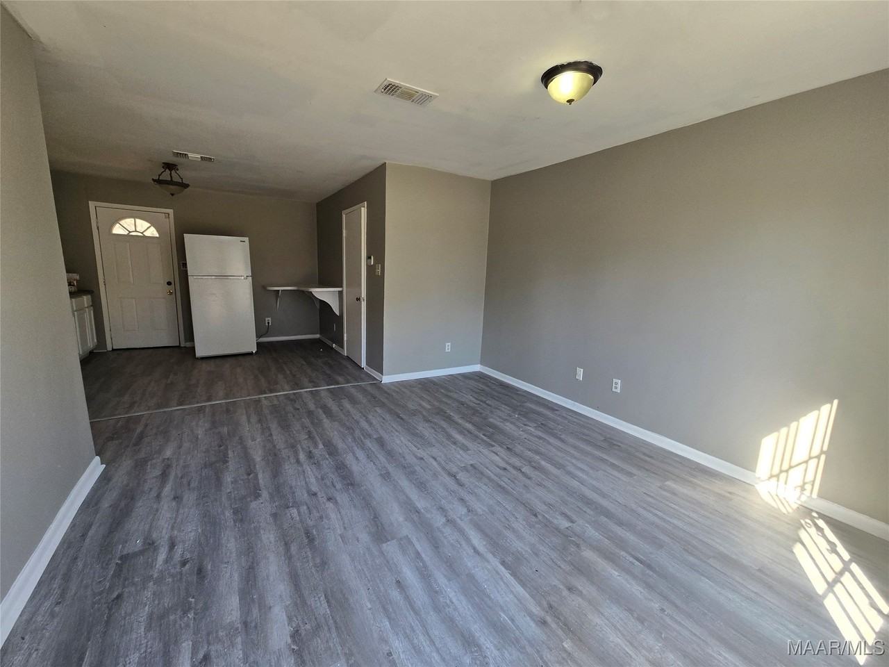 4104 Lone Oak Dr - Photo 2 of 7