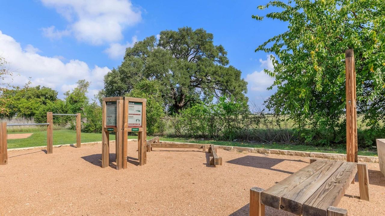 Leo Ln - Photo 6 of 12