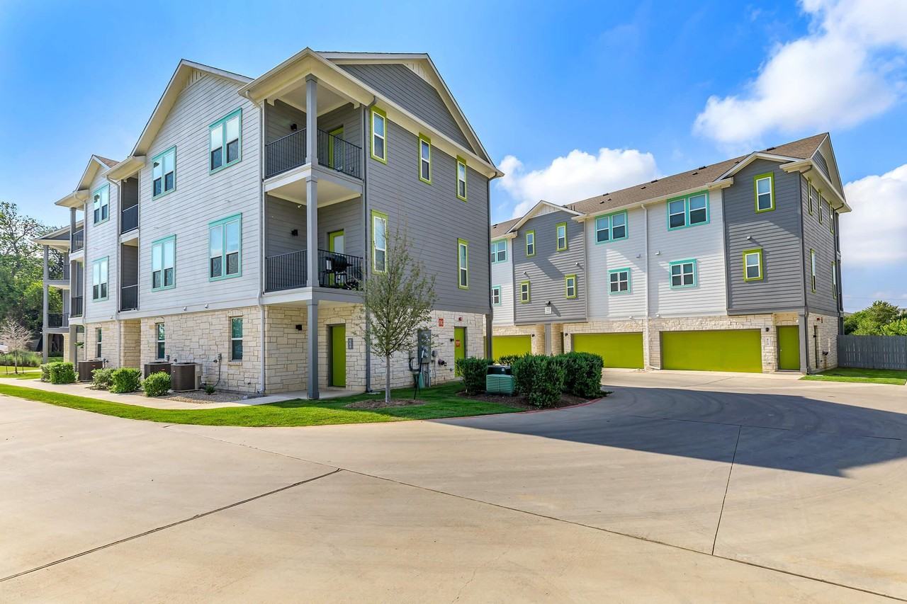 Leo Ln - Photo 4 of 14