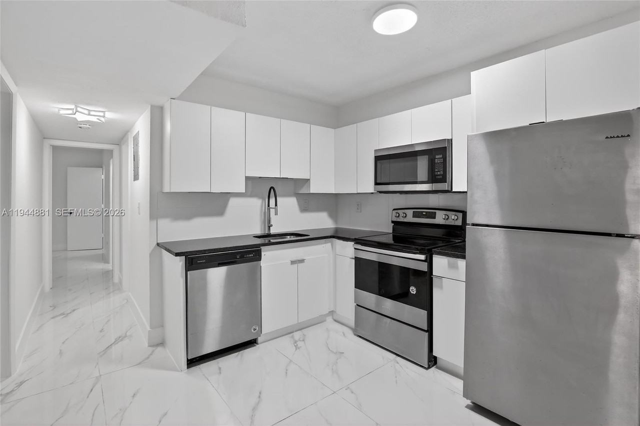 5731 Ne 18th Ave #7 - Photo 2 of 33