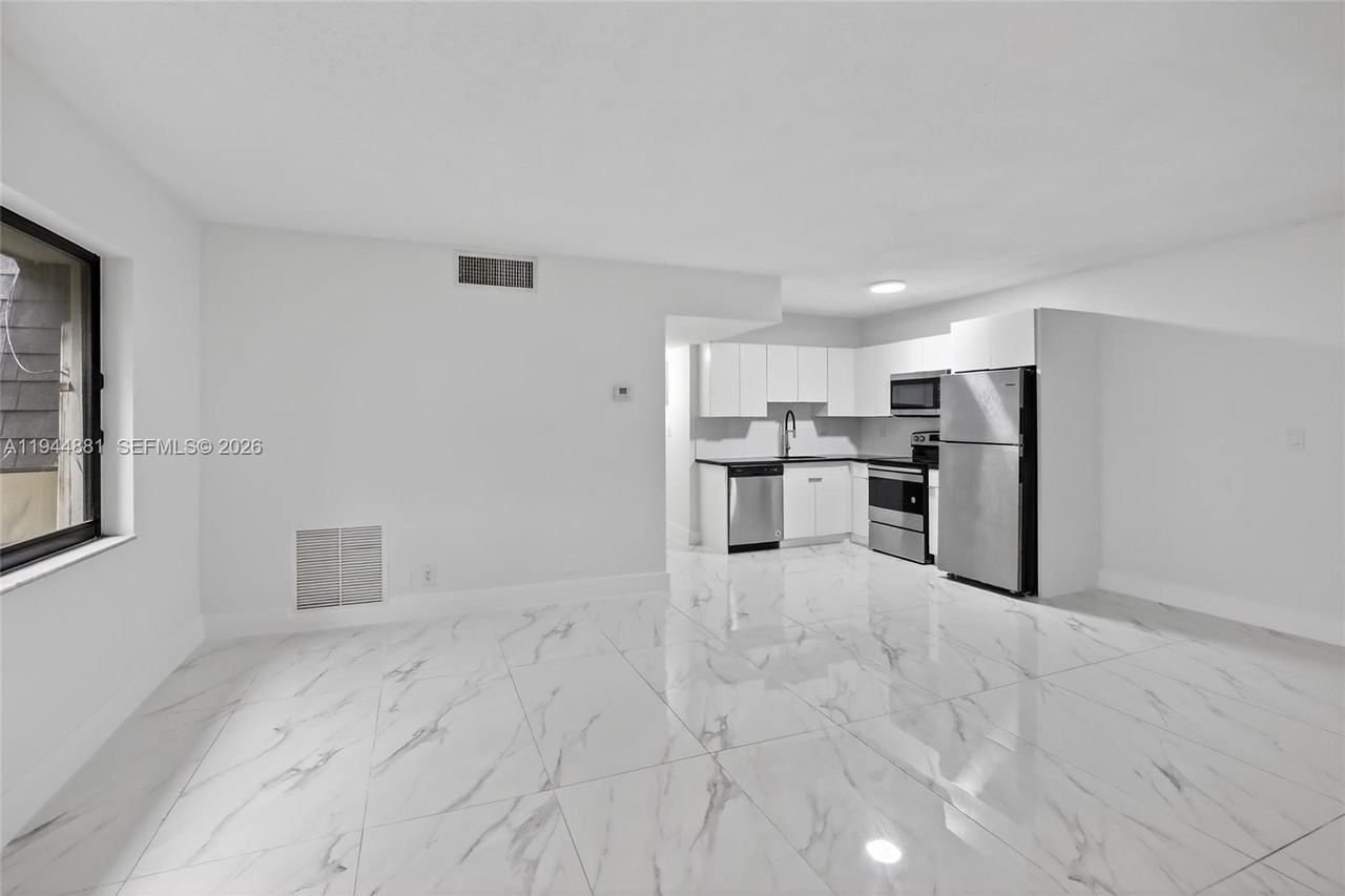 5731 Ne 18th Ave #7 - Photo 3 of 33