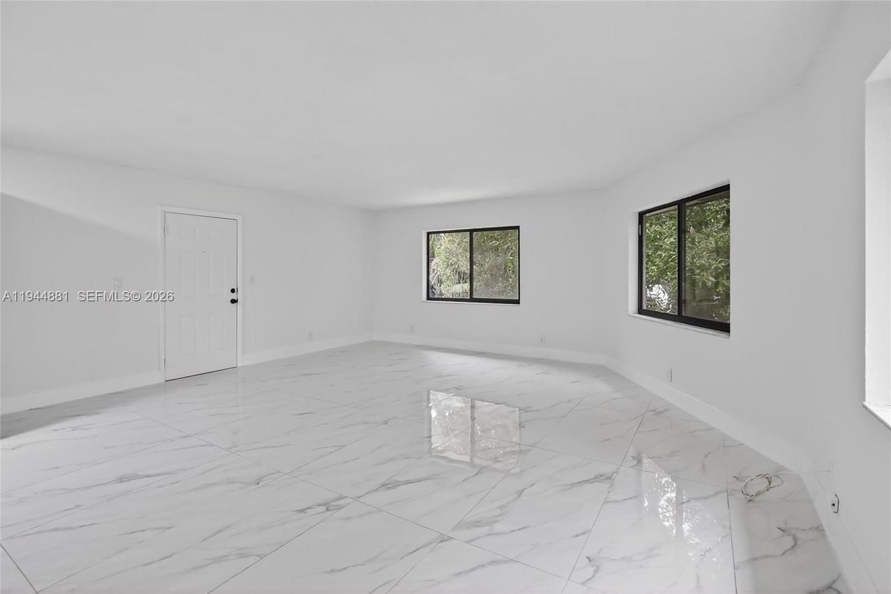 5731 Ne 18th Ave #7 - Photo 6 of 33