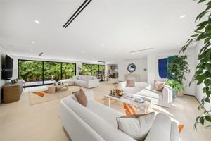 featured image of 222 E Rivo Alto Dr