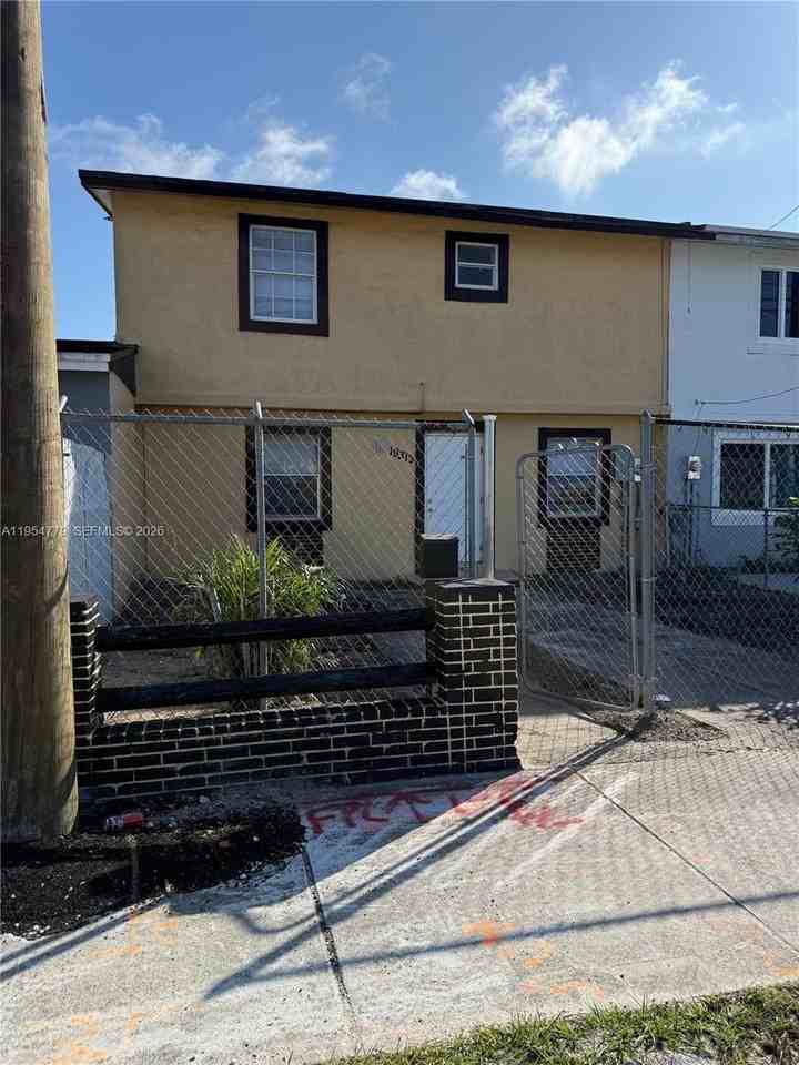 19313 Nw 47th Ave #1 - Photo 2 of 9